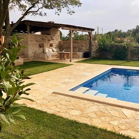 Renovated Stunning Stonevilla With Pool Vila