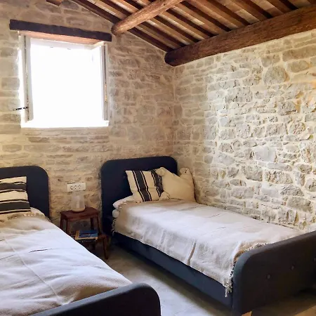Renovated Stunning Stonevilla With Pool Okreti
